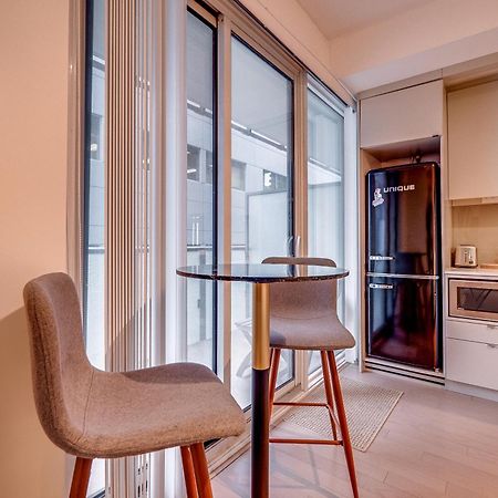 Modern Suite On Peter St - City View Toronto Exterior photo