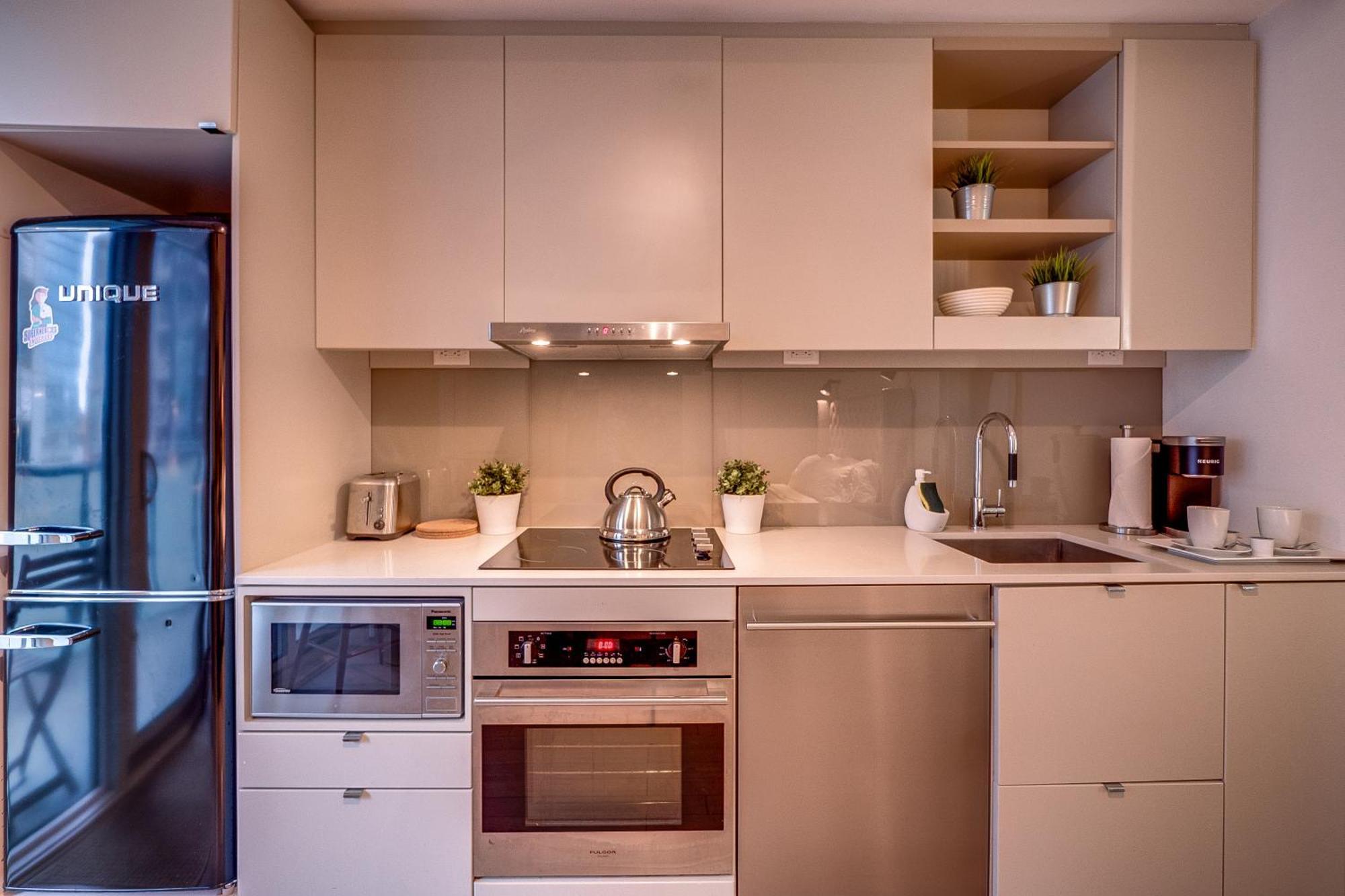 Modern Suite On Peter St - City View Toronto Exterior photo