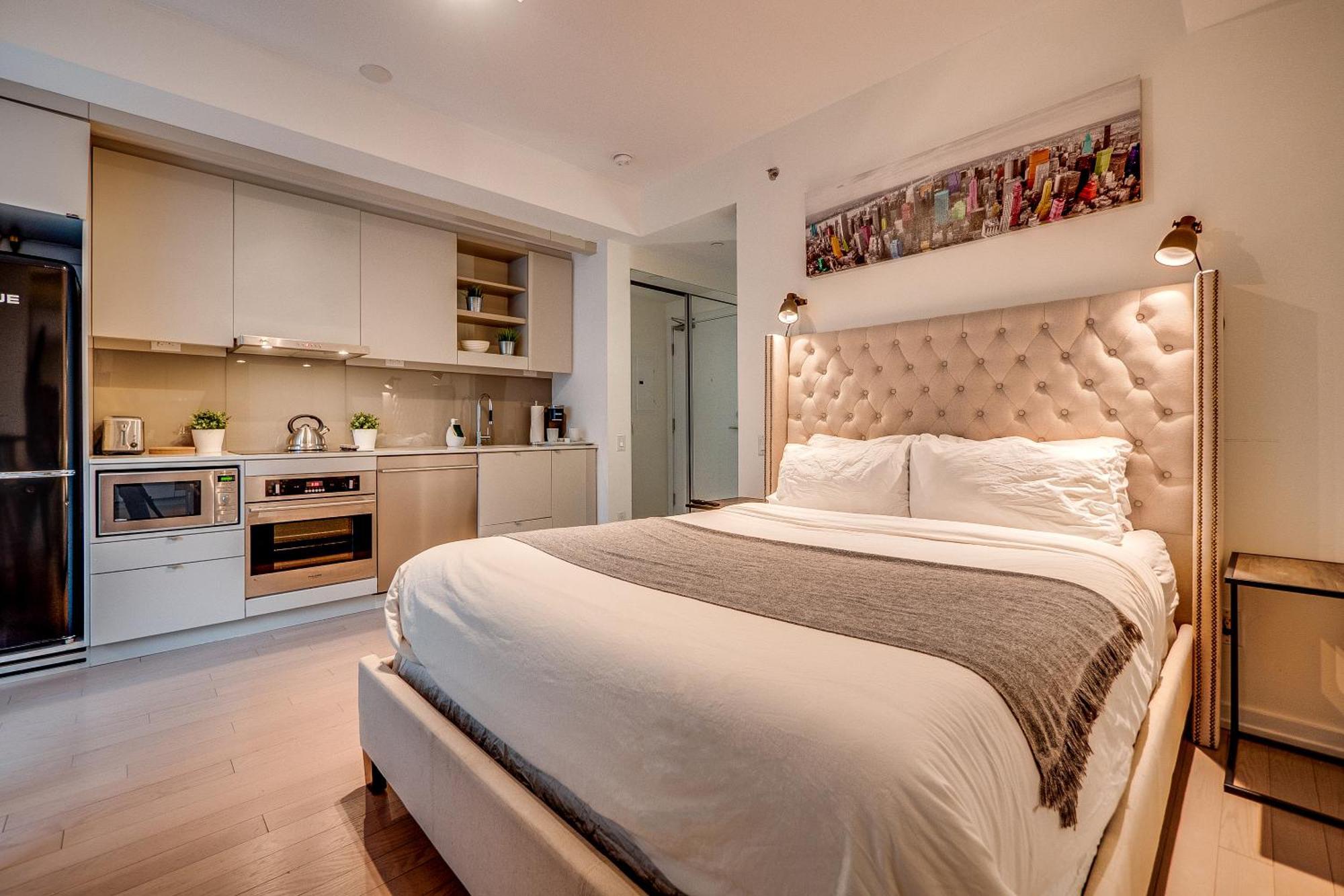 Modern Suite On Peter St - City View Toronto Exterior photo
