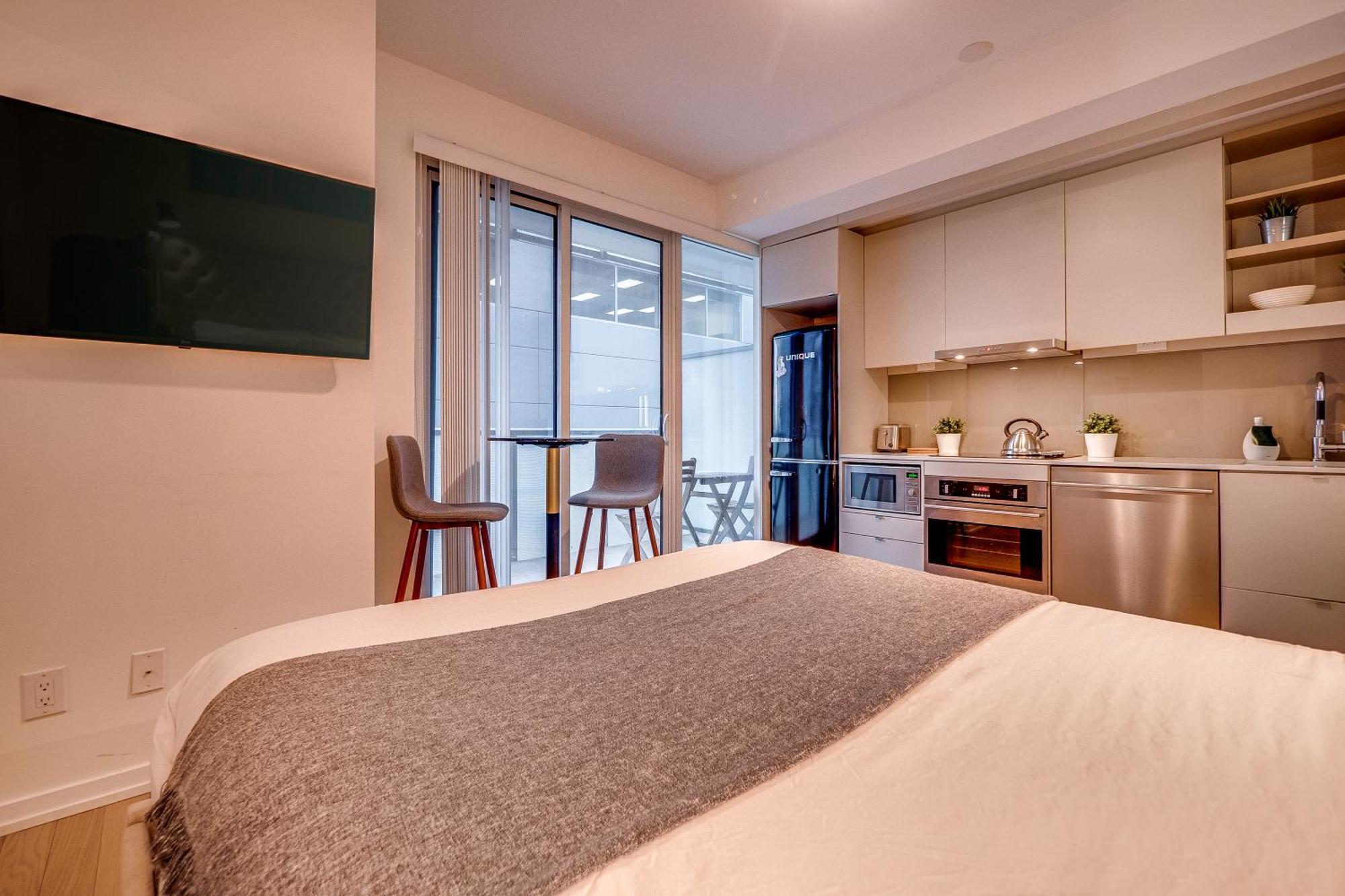 Modern Suite On Peter St - City View Toronto Exterior photo